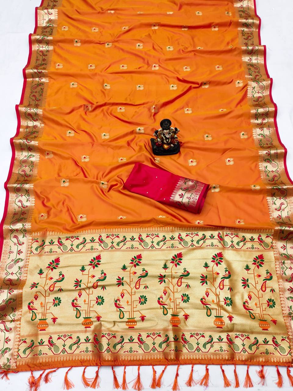 Beautiful soft Kanchi Paithani saree with Peacock butties with gold zari weaving All over the saree to give rich and unique look
